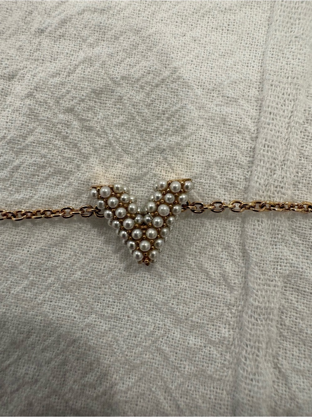 Louis Vuitton Essential V Perle Bracelet